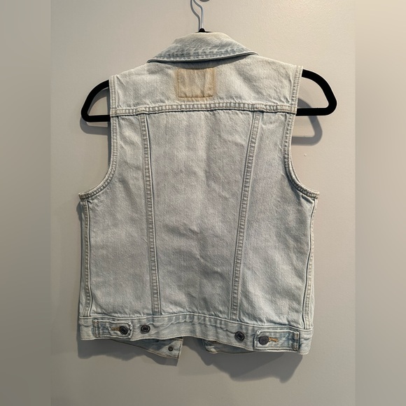 Levi’s Denim Vest - Picture 4 of 4